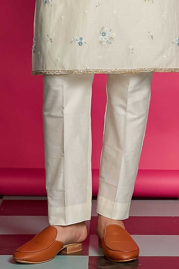 Ivory Chanderi Sequins Embroidered Kurta Set by Priyanka Jain Men at Pernia's Pop Up Shop