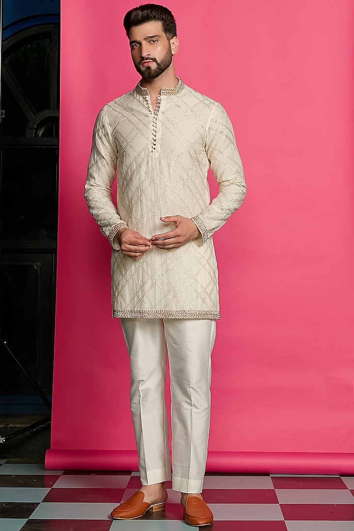 Ivory Chanderi Zari Embroidered Short Kurta Set by Priyanka Jain Men at Pernia's Pop Up Shop