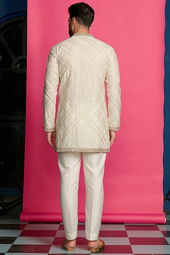 Ivory Chanderi Zari Embroidered Short Kurta Set by Priyanka Jain Men at Pernia's Pop Up Shop