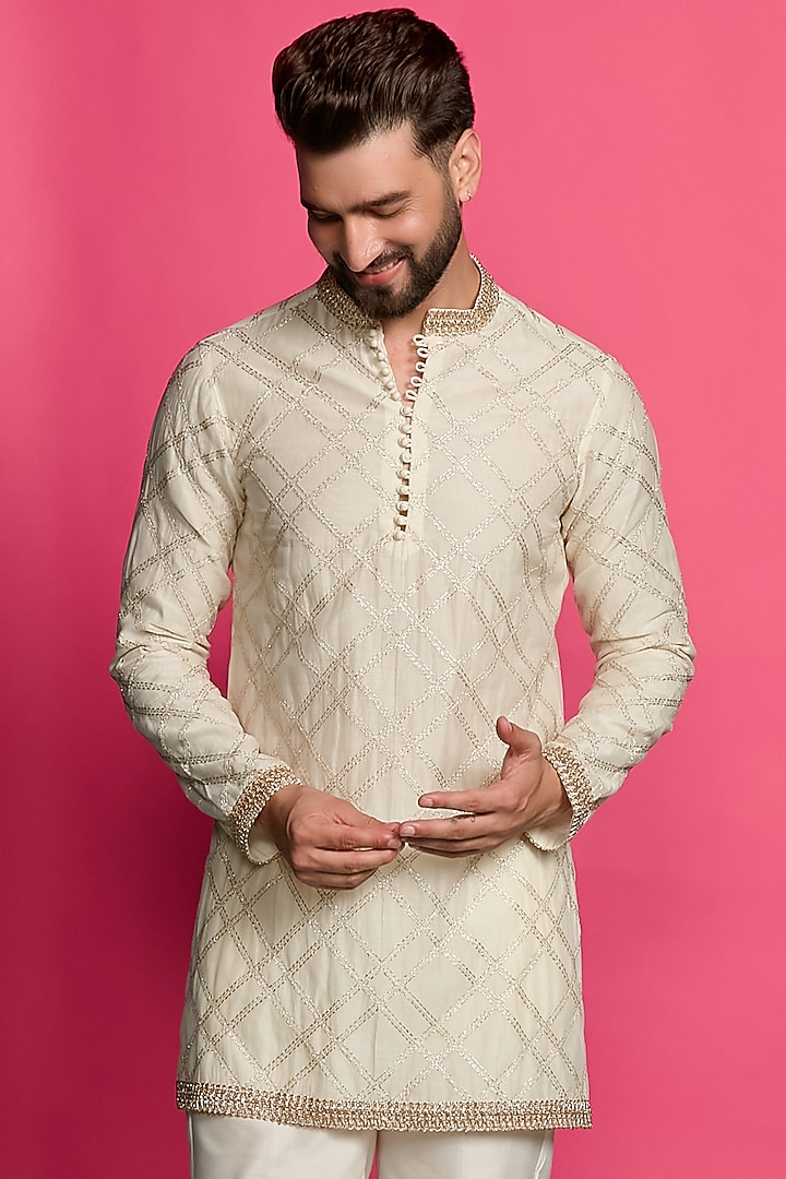 Ivory Chanderi Zari Embroidered Short Kurta Set by Priyanka Jain Men at Pernia's Pop Up Shop
