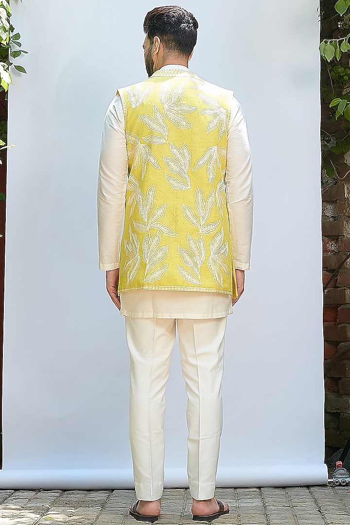 Yellow Dupion Silk Aari Embroidered Wedding Indowestern Set by Priyanka Jain Men at Pernia's Pop Up Shop