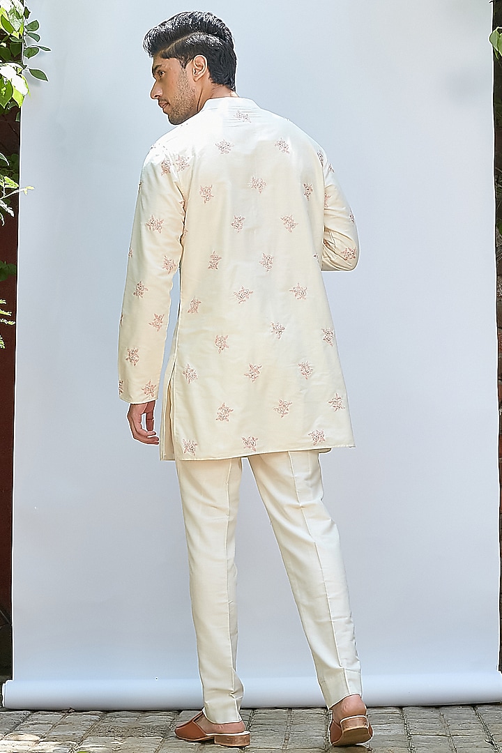 Ivory Cotton Silk Dori Embroidered Short Kurta Set by Priyanka Jain Men at Pernia's Pop Up Shop 2026 Ivory Cotton Silk Dori Embroidered Short Kurta Set by Priyanka Jain Men at Pernia's Pop Up Shop 2026