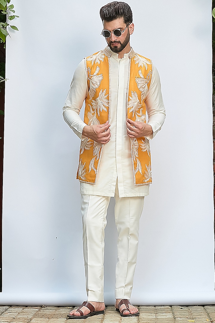 Mustard Dupion Silk Aari Embroidered Indowestern Set by Priyanka Jain Men at Pernia's Pop Up Shop