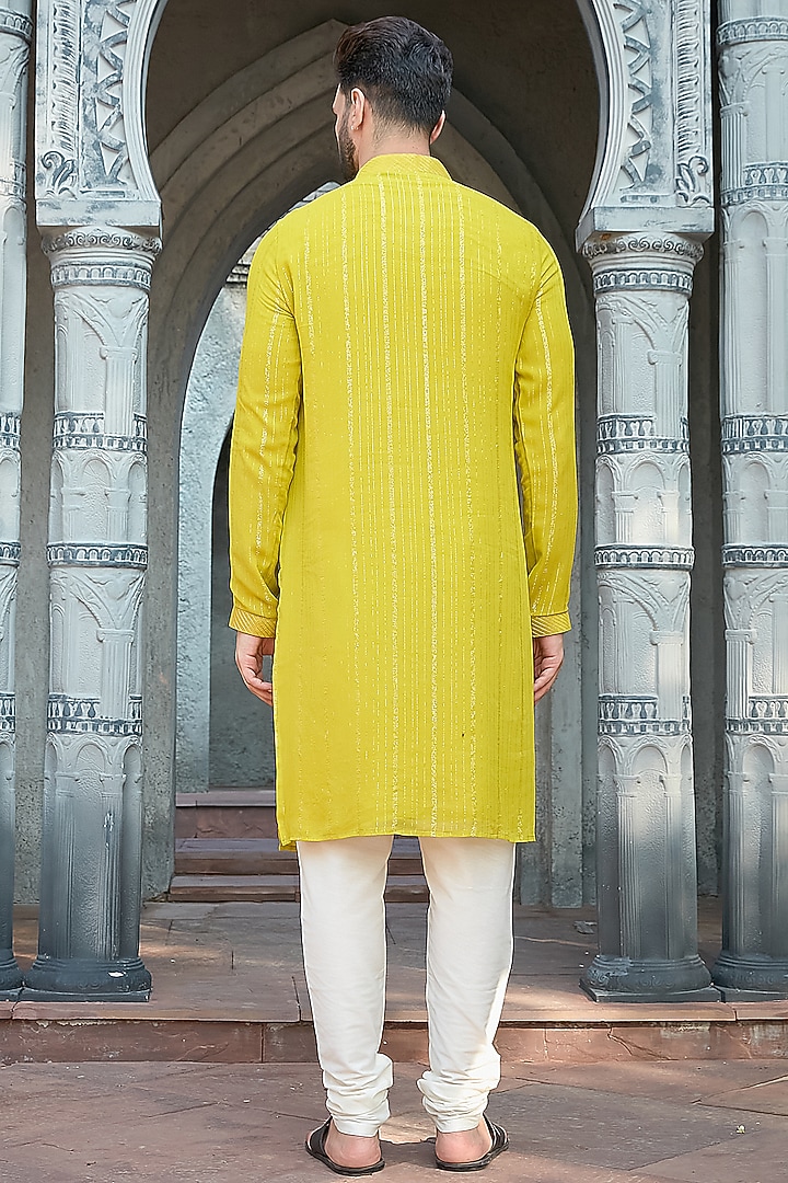 Green Shimmer Georgette Kurta Set by Priyanka Jain Men at Pernia's Pop Up Shop