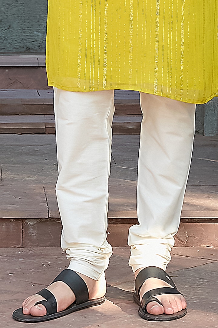 Green Shimmer Georgette Kurta Set by Priyanka Jain Men at Pernia's Pop Up Shop