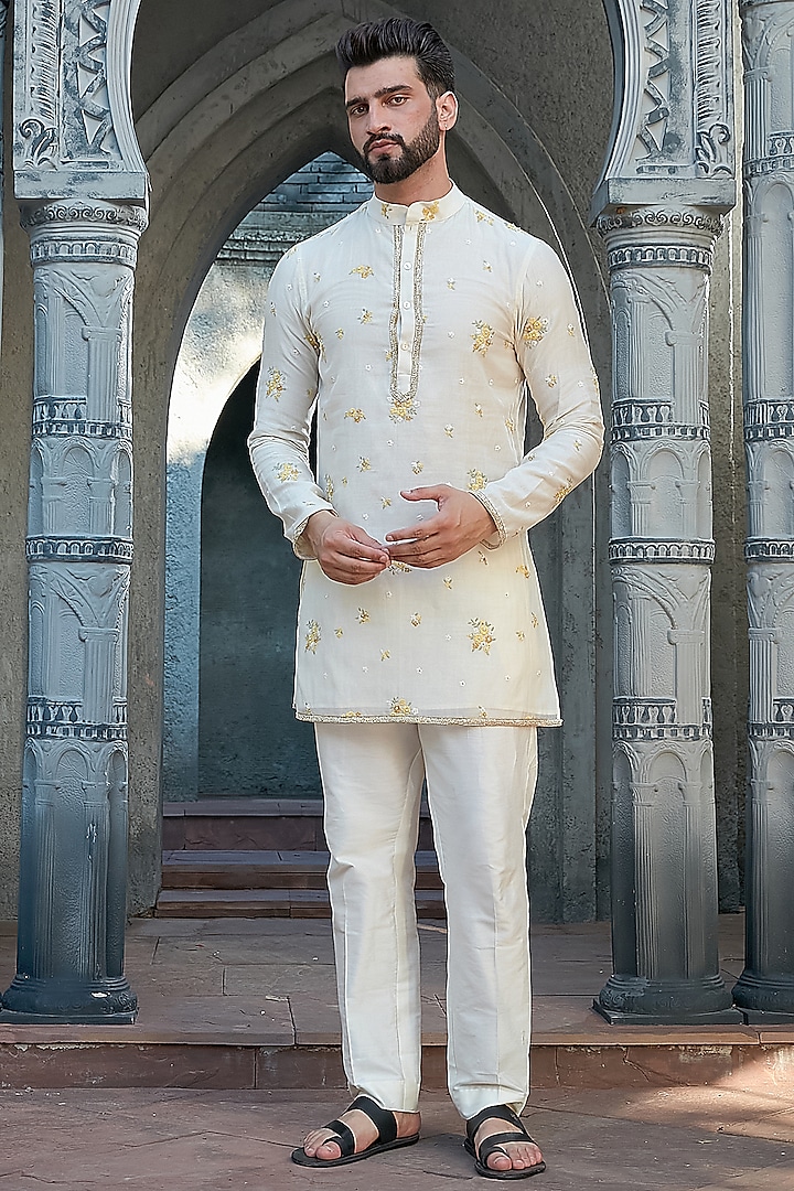 Ivory Chanderi Floral Embroidered Short Kurta Set by Priyanka Jain Men at Pernia's Pop Up Shop