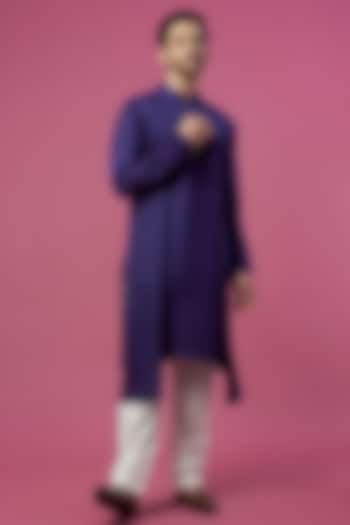 Purple Linen Satin Kurta by Prima Czar at Pernia's Pop Up Shop