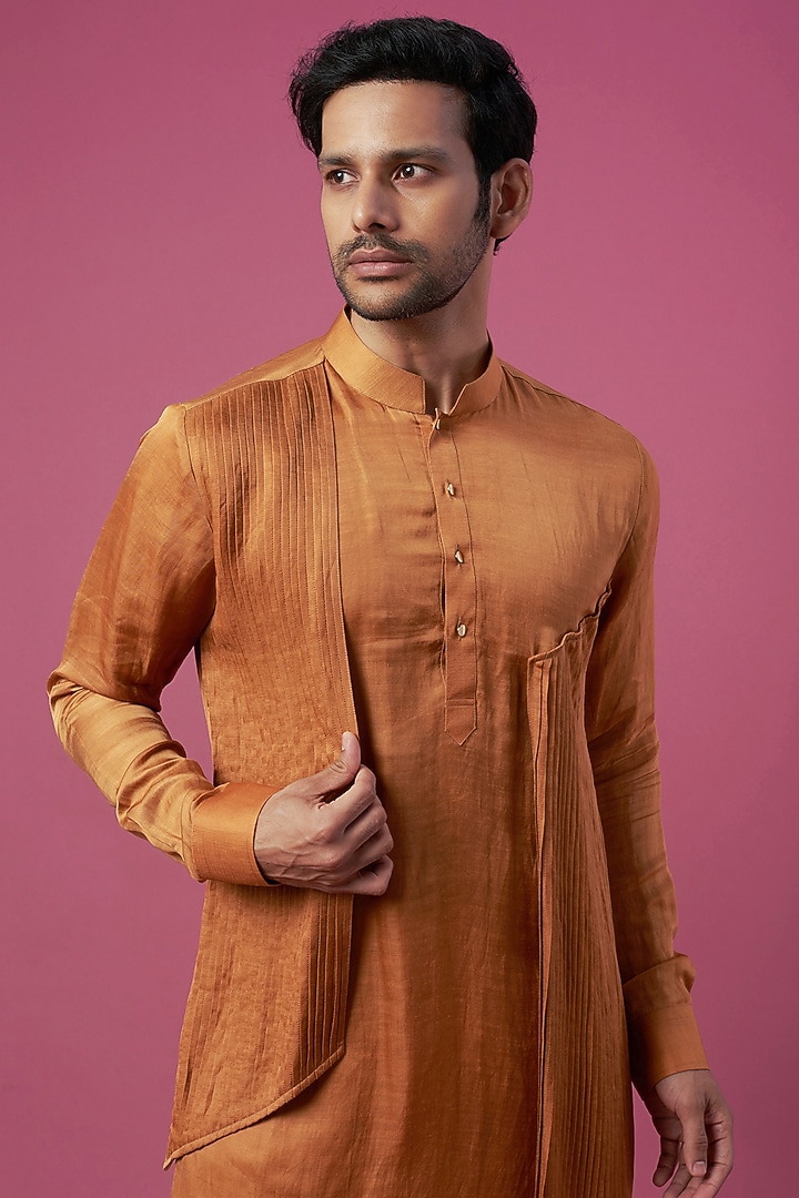 Mustard Linen Satin Kurta by Prima Czar at Pernia's Pop Up Shop