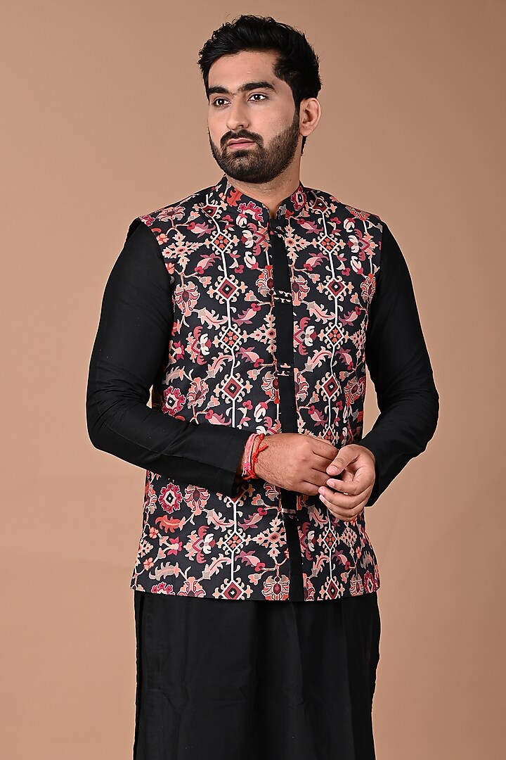 Black Cotton Silk Ikat Printed Bundi Jacket Set by PRIYANKA HARALALKA at Pernia's Pop Up Shop