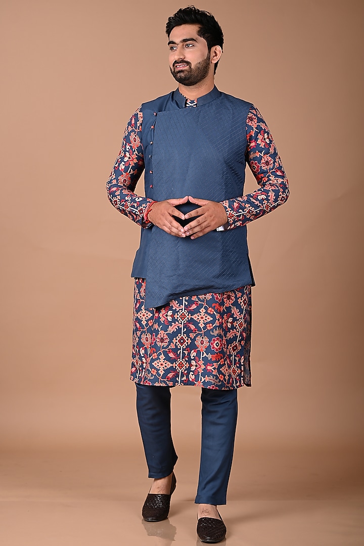 Sapphire Blue Maheshwari Silk Asymmetrical Bundi Jacket Set by PRIYANKA HARALALKA