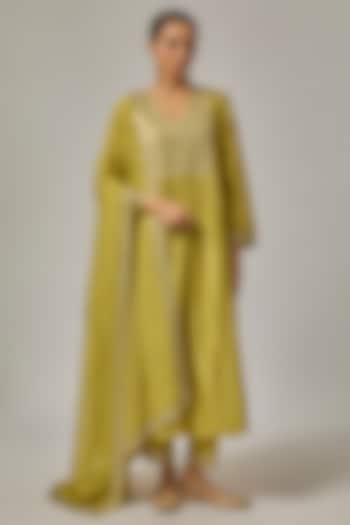 Pistachio Green Chanderi Hand Embroidered Kurta Set by Priyal Prakash at Pernia's Pop Up Shop