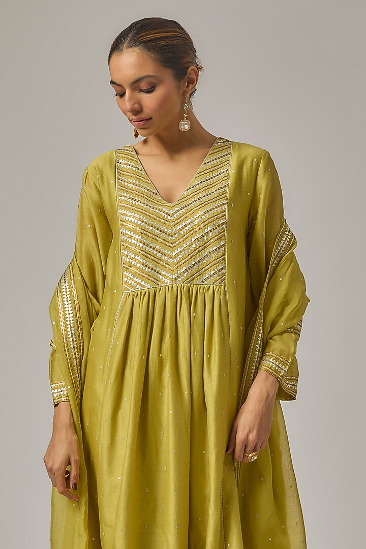 Pistachio Green Chanderi Hand Embroidered Kurta Set by Priyal Prakash at Pernia's Pop Up Shop