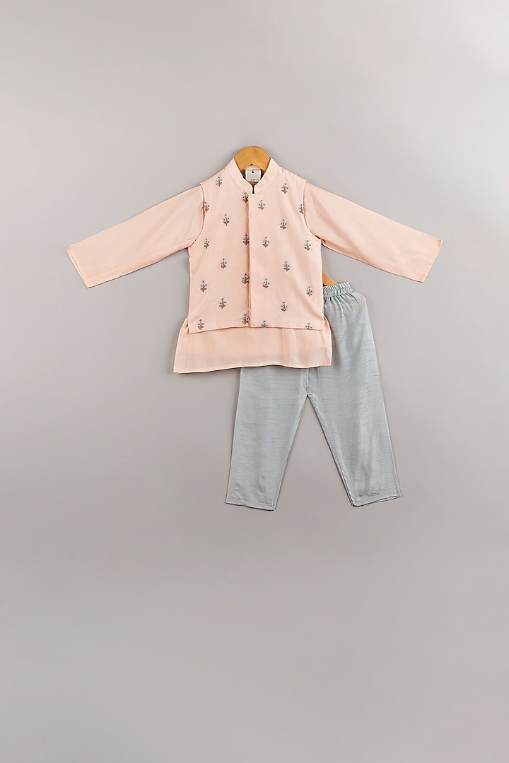 Peach Embroidered Bundi Jacket With Kurta Set For Boys by P & S Co