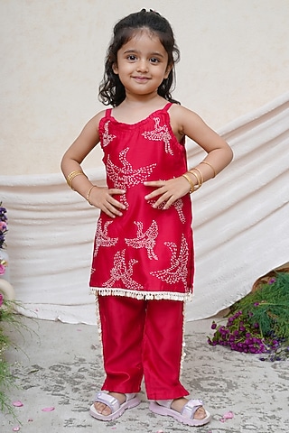 Red Chanderi Embroidered Kurta Set For Girls by P & S Co