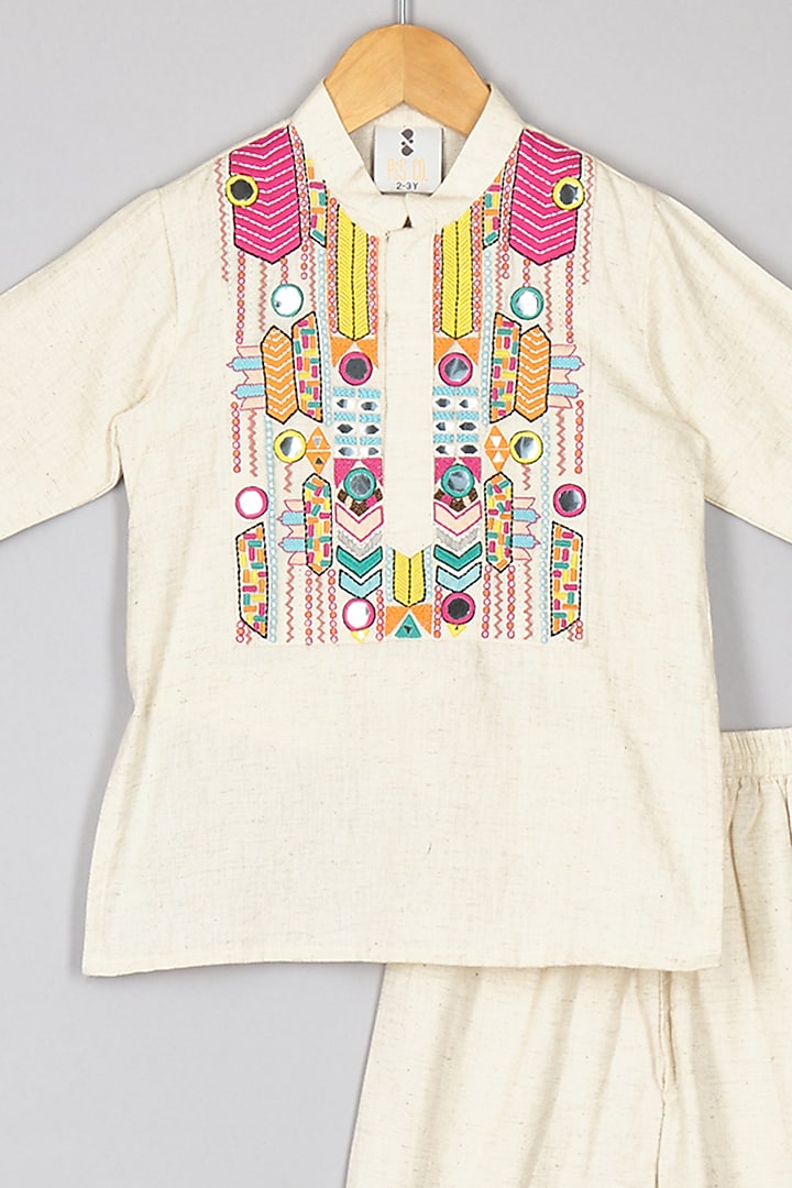 Off-White Flax Cotton Thread Embroidered Kurta Set For Boys by P & S Co at Pernia's Pop Up Shop