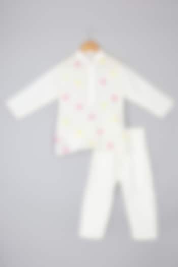 Off-White Chanderi Thread Embroidered Kurta Set For Boys by P & S Co at Pernia's Pop Up Shop