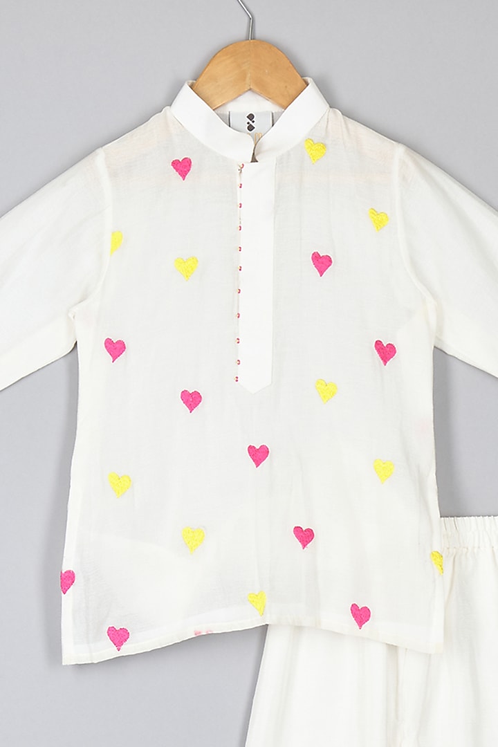 Off-White Chanderi Thread Embroidered Kurta Set For Boys by P & S Co at Pernia's Pop Up Shop