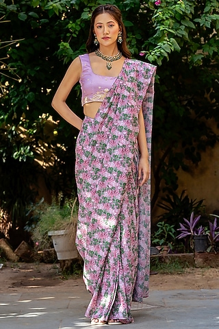 Kobi Pink Muslin Zari Floral Digital Printed Concept Saree Set by Pasha