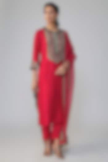 Red Silk Threadwork Kurta Set by Prisho at Pernia's Pop Up Shop