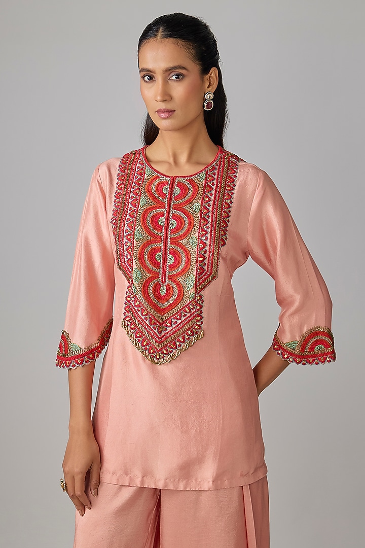 Peach Silk Thread Work Kurta Set by Prisho at Pernia's Pop Up Shop