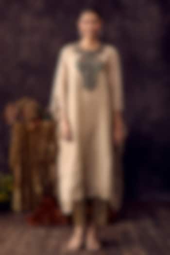 Beige Crushed Tissue Dori Embroidered Kaftan Set by Prisho at Pernia's Pop Up Shop