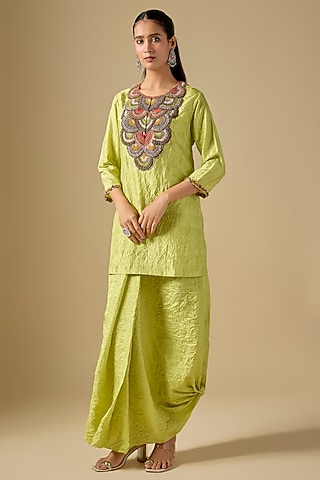 Lemon Green Crushed Silk Thread Work Kurta Set by Prisho
