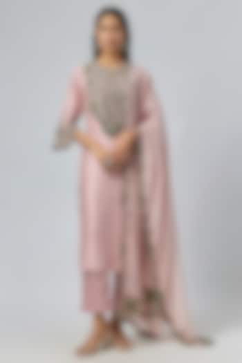 Famonigo Pink Silk Thread Embroidered Kurta Set by Prisho at Pernia's Pop Up Shop