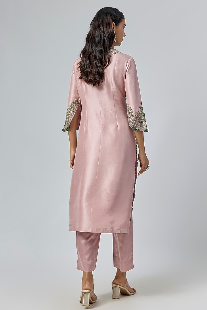 Famonigo Pink Silk Thread Embroidered Kurta Set by Prisho at Pernia's Pop Up Shop