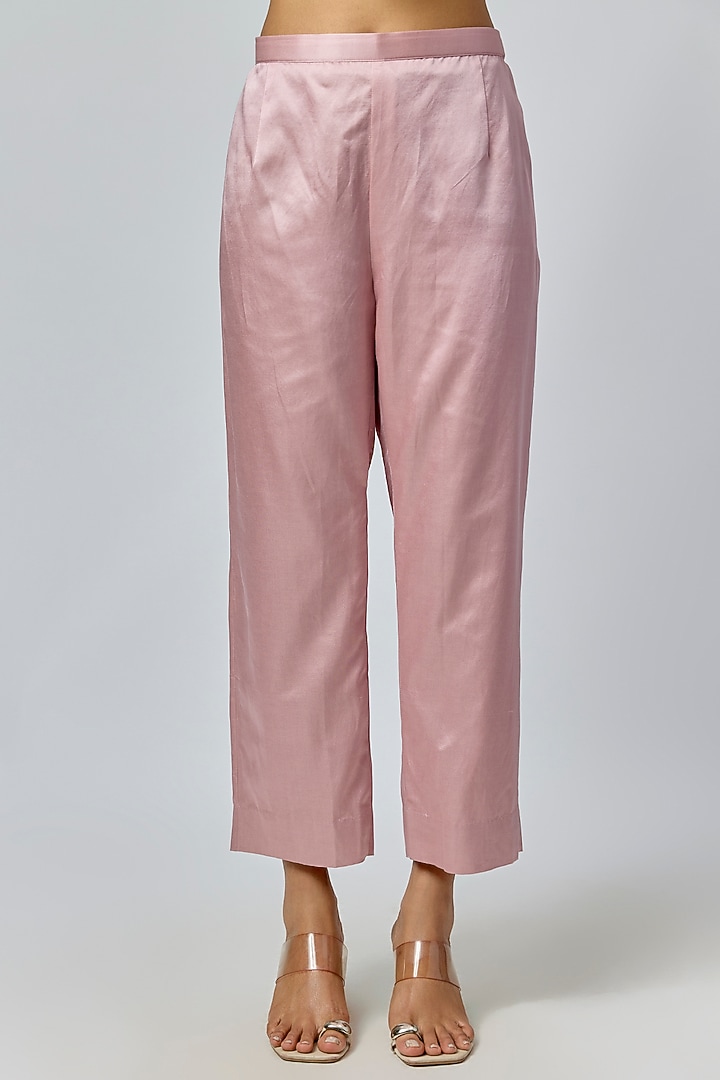 Famonigo Pink Silk Thread Embroidered Kurta Set by Prisho at Pernia's Pop Up Shop