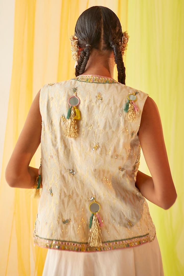 Ivory Embroidered Kurta Set by Priyanka Singh at Pernia's Pop Up Shop