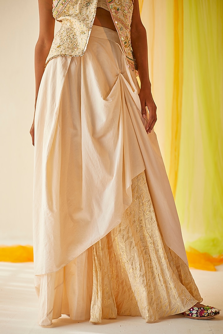 Ivory Embroidered Kurta Set by Priyanka Singh at Pernia's Pop Up Shop