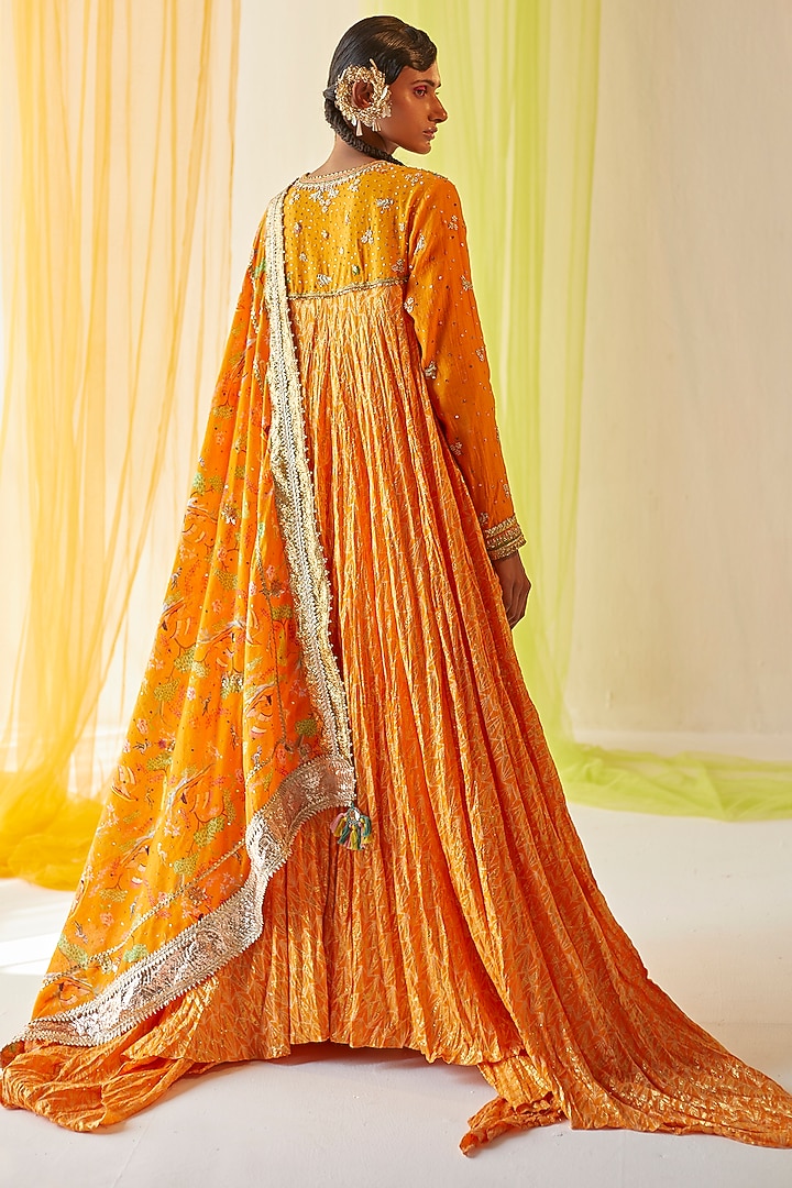 Orange Embroidered Kurta Set by Priyanka Singh at Pernia's Pop Up Shop