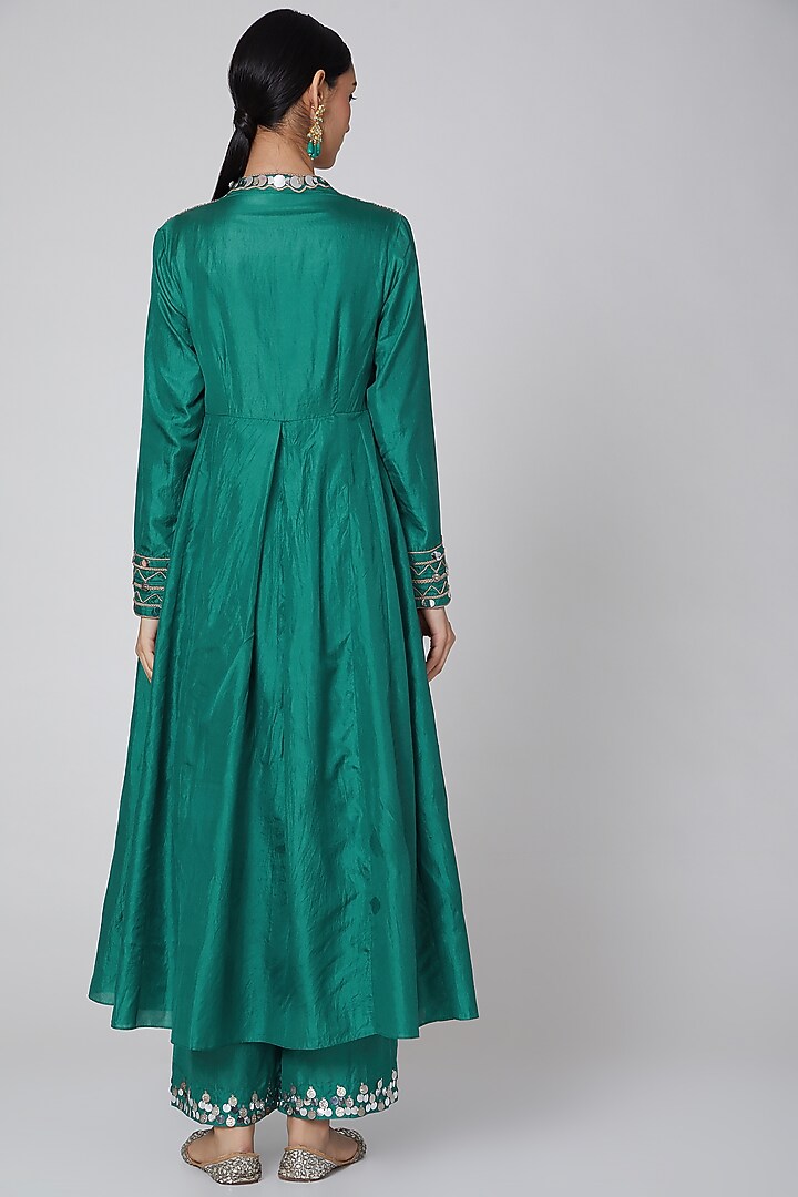 Green Mirror Embroidered Kurta Set by Priyanka Singh at Pernia's Pop Up Shop