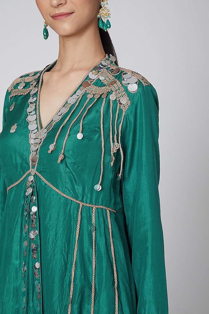 Green Mirror Embroidered Kurta Set by Priyanka Singh at Pernia's Pop Up Shop