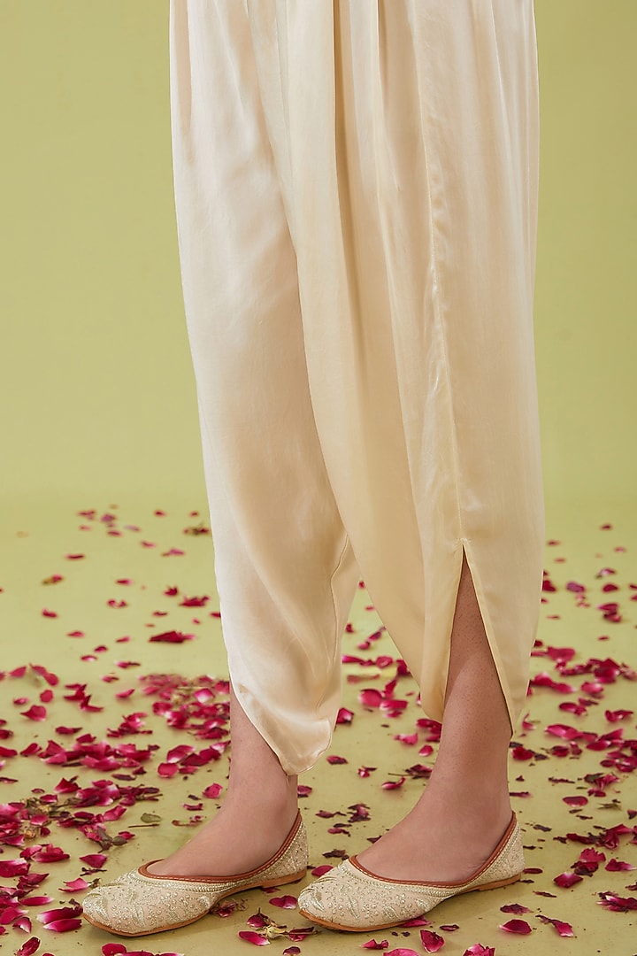 White Chanderi Zari Embroidered A-Line Kurta Set by saina kapoor at Pernia's Pop Up Shop