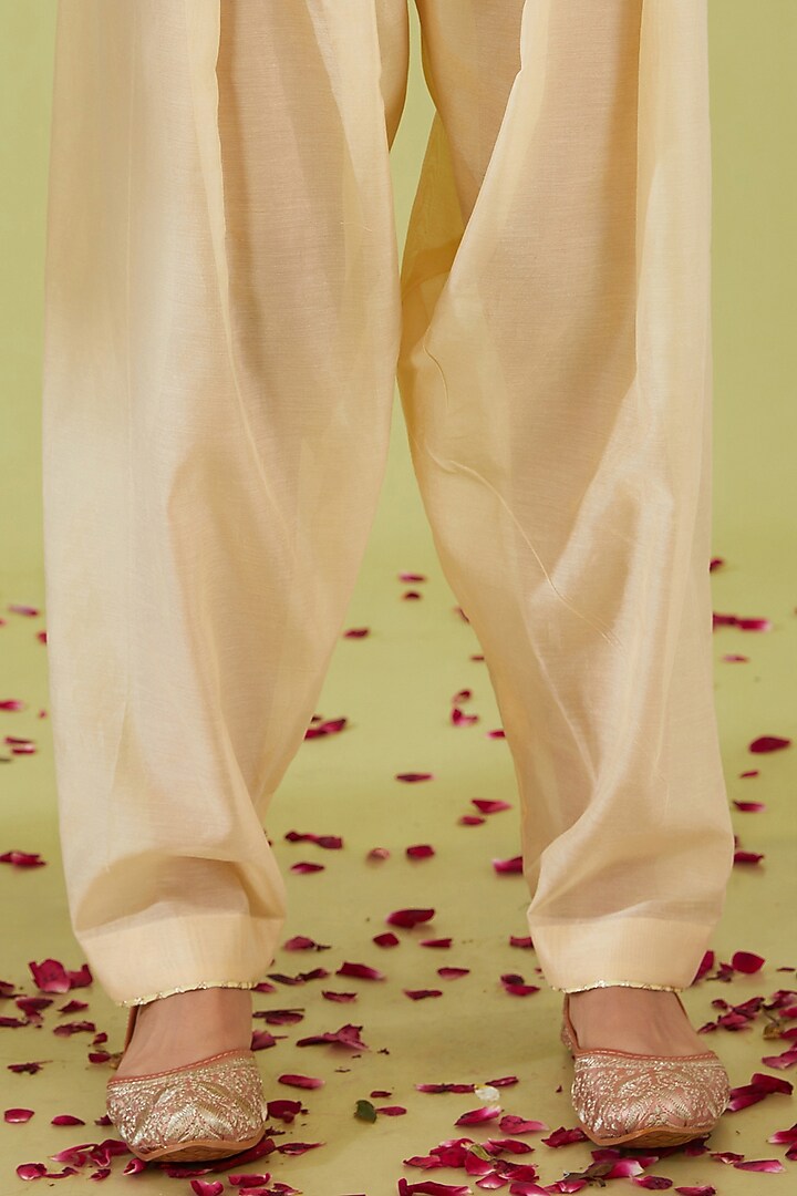 White Chanderi Zari Embroidered Kalidar Kurta Set by saina kapoor at Pernia's Pop Up Shop