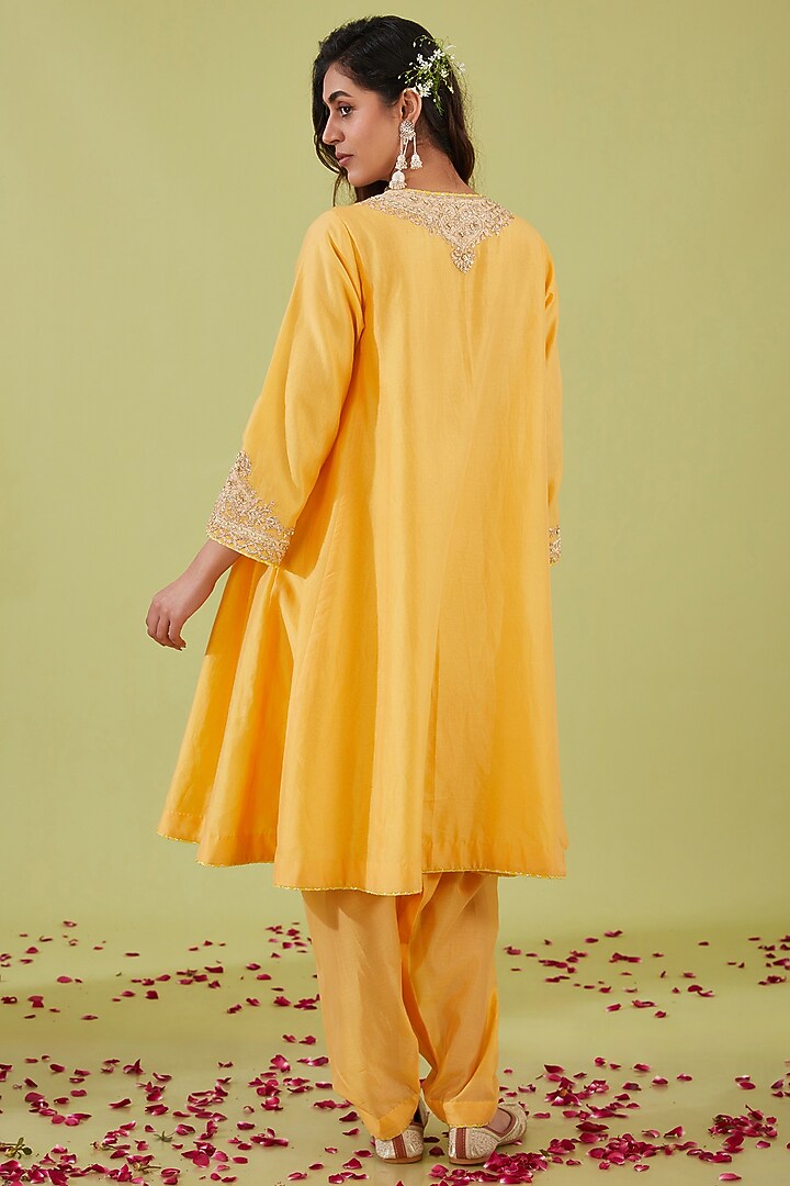 Yellow Chanderi Sequins Embroidered Short Kalidar Kurta Set by saina kapoor at Pernia's Pop Up Shop