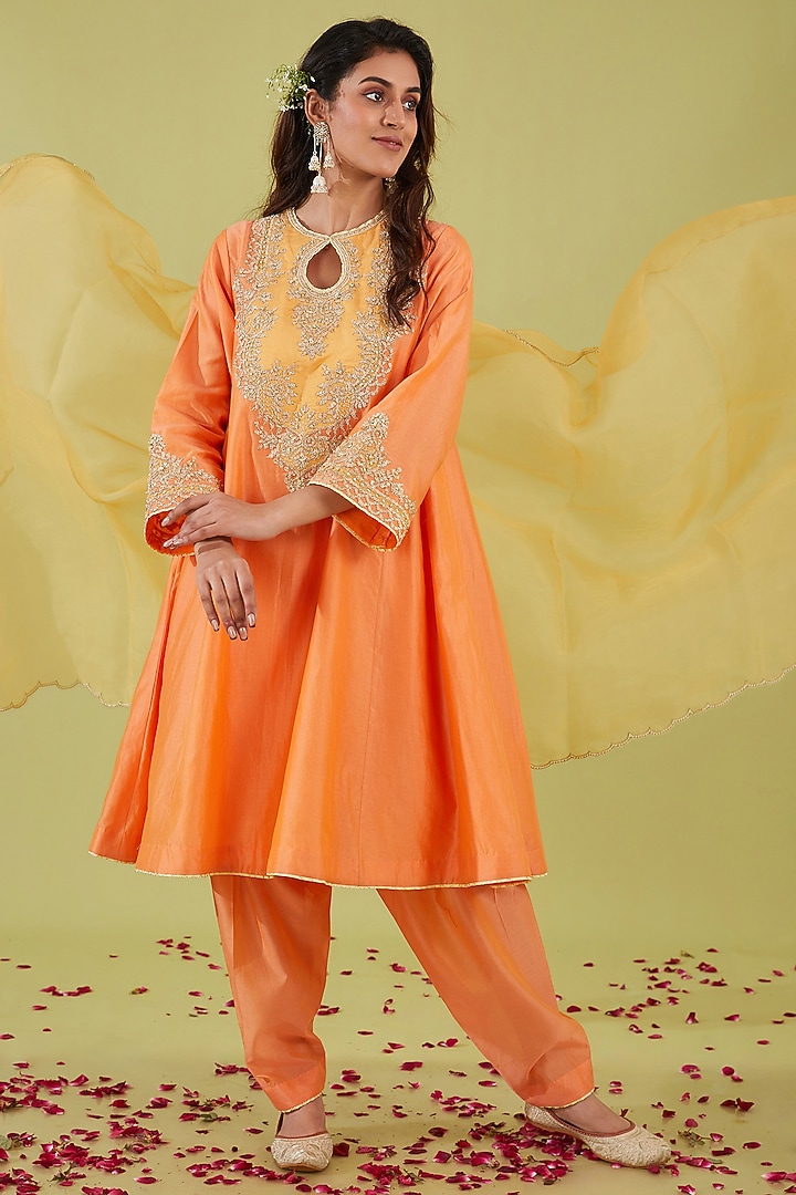 Peach Chanderi Sequins Embroidered Short Kalidar Kurta Set by saina kapoor at Pernia's Pop Up Shop