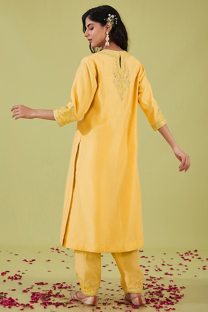Yellow Chanderi Sequins Embroidered Kurta Set by saina kapoor at Pernia's Pop Up Shop