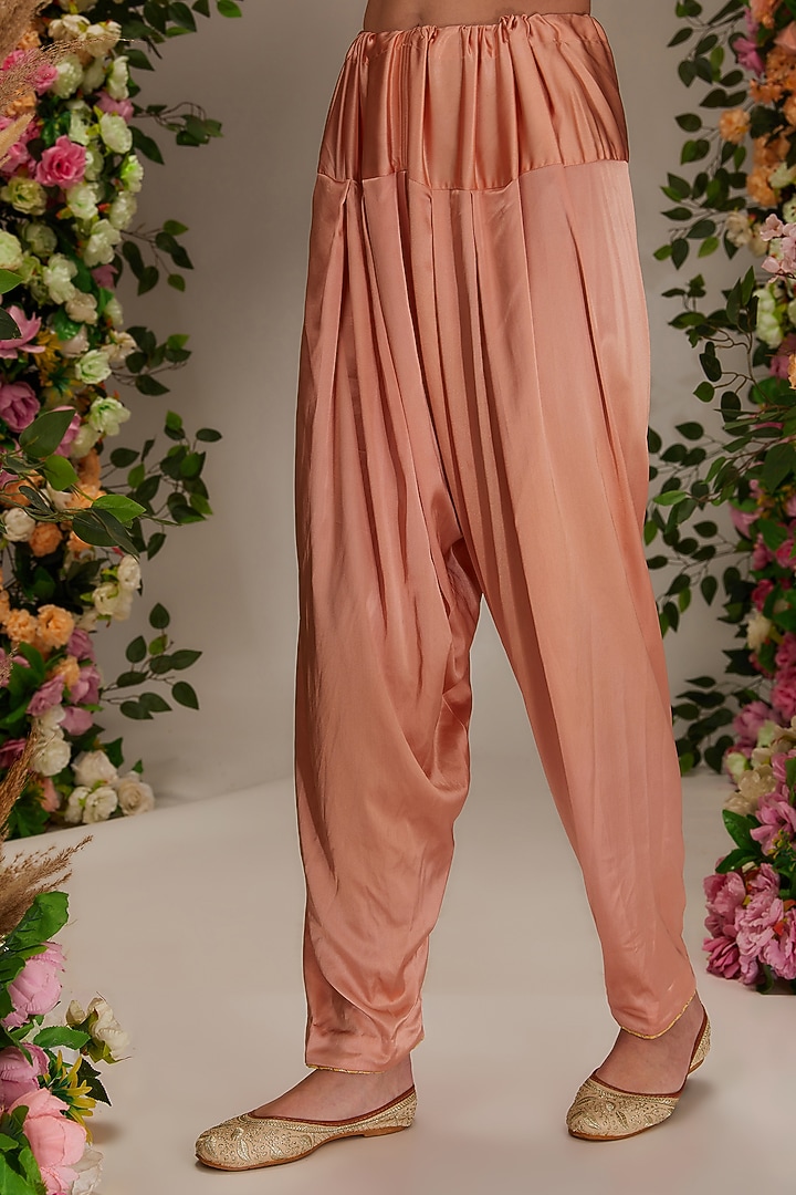 Peachy Pink Chanderi Resham Work Kurta Set by saina kapoor at Pernia's Pop Up Shop