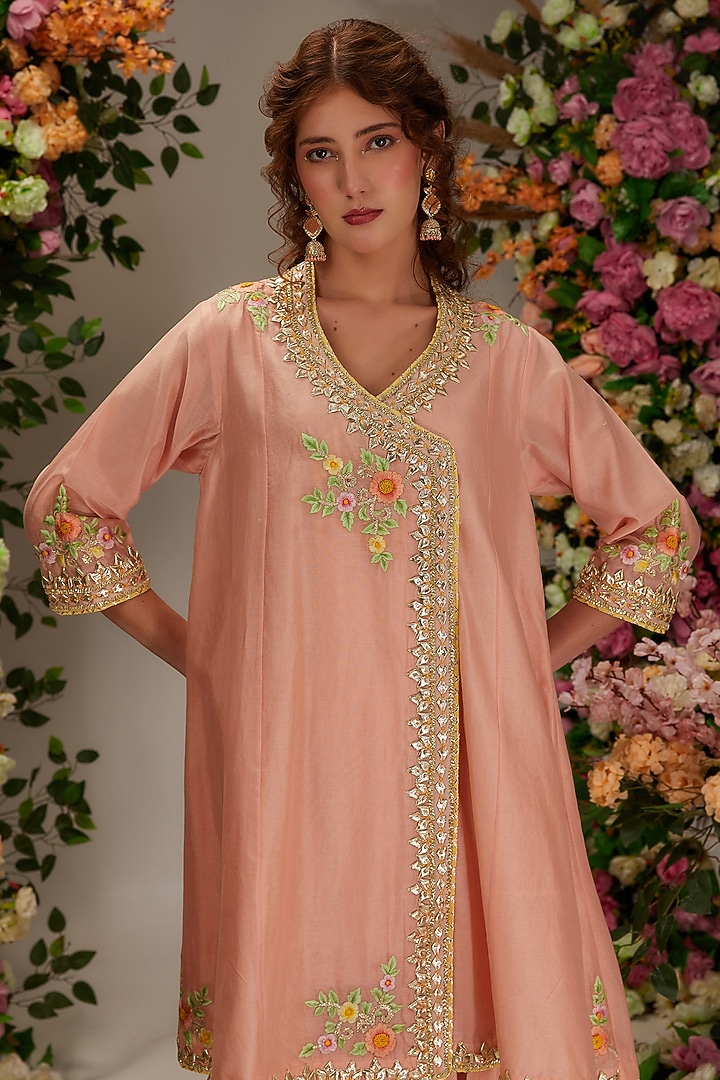 Peachy Pink Chanderi Resham Work Kurta Set by saina kapoor at Pernia's Pop Up Shop