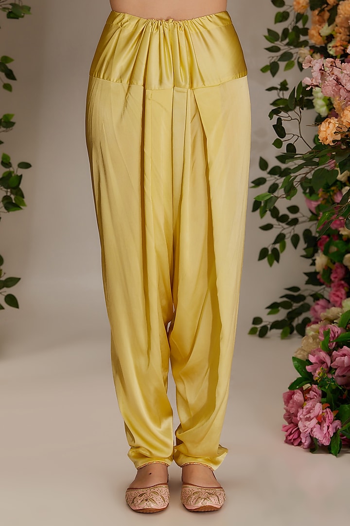 Yellow Chanderi Resham Work Kurta Set by saina kapoor at Pernia's Pop Up Shop