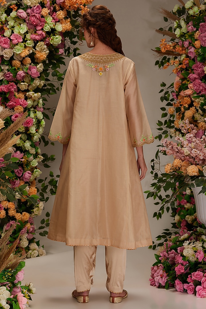 Beige Chanderi Resham Embroidered Kurta Set by saina kapoor at Pernia's Pop Up Shop