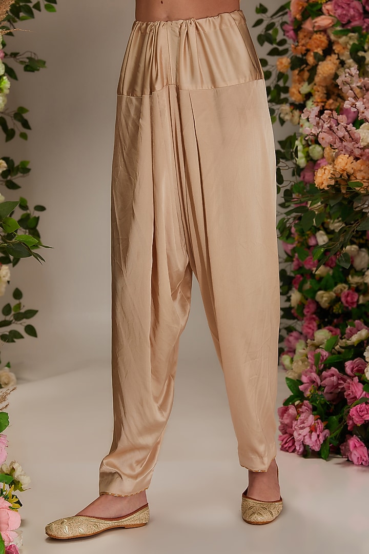Beige Chanderi Resham Embroidered Kurta Set by saina kapoor at Pernia's Pop Up Shop