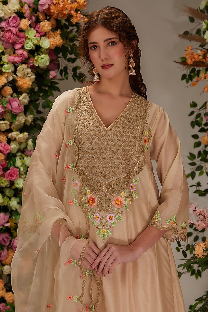Beige Chanderi Resham Embroidered Kurta Set by saina kapoor at Pernia's Pop Up Shop
