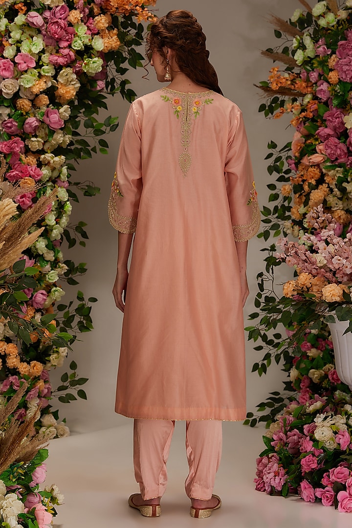 Peach Chanderi Resham Embroidered Kurta Set by saina kapoor at Pernia's Pop Up Shop