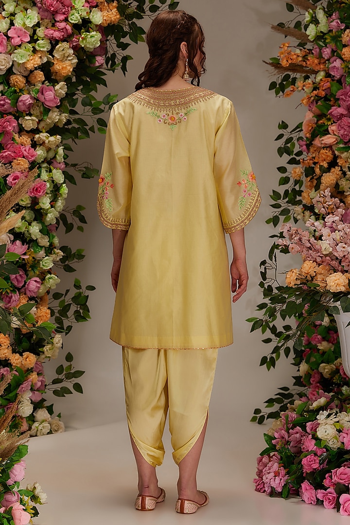 Yellow Chanderi Resham Embroidered Kurta Set by saina kapoor at Pernia's Pop Up Shop