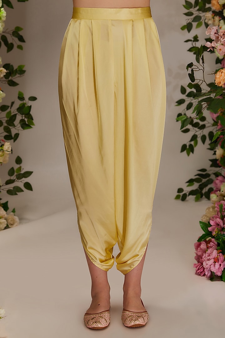 Yellow Chanderi Resham Embroidered Kurta Set by saina kapoor at Pernia's Pop Up Shop