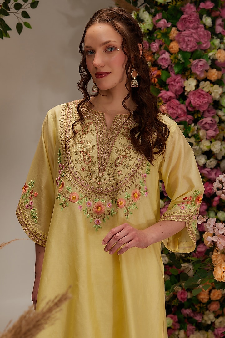 Yellow Chanderi Resham Embroidered Kurta Set by saina kapoor at Pernia's Pop Up Shop