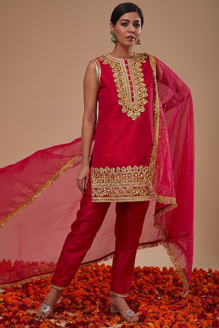Fuchsia Dupion & Organza Sequins Work Kurta Set by Preeti S Kapoor at Pernia's Pop Up Shop